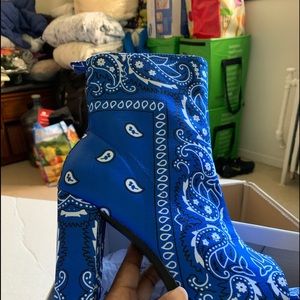 Block heel bandanna open toe